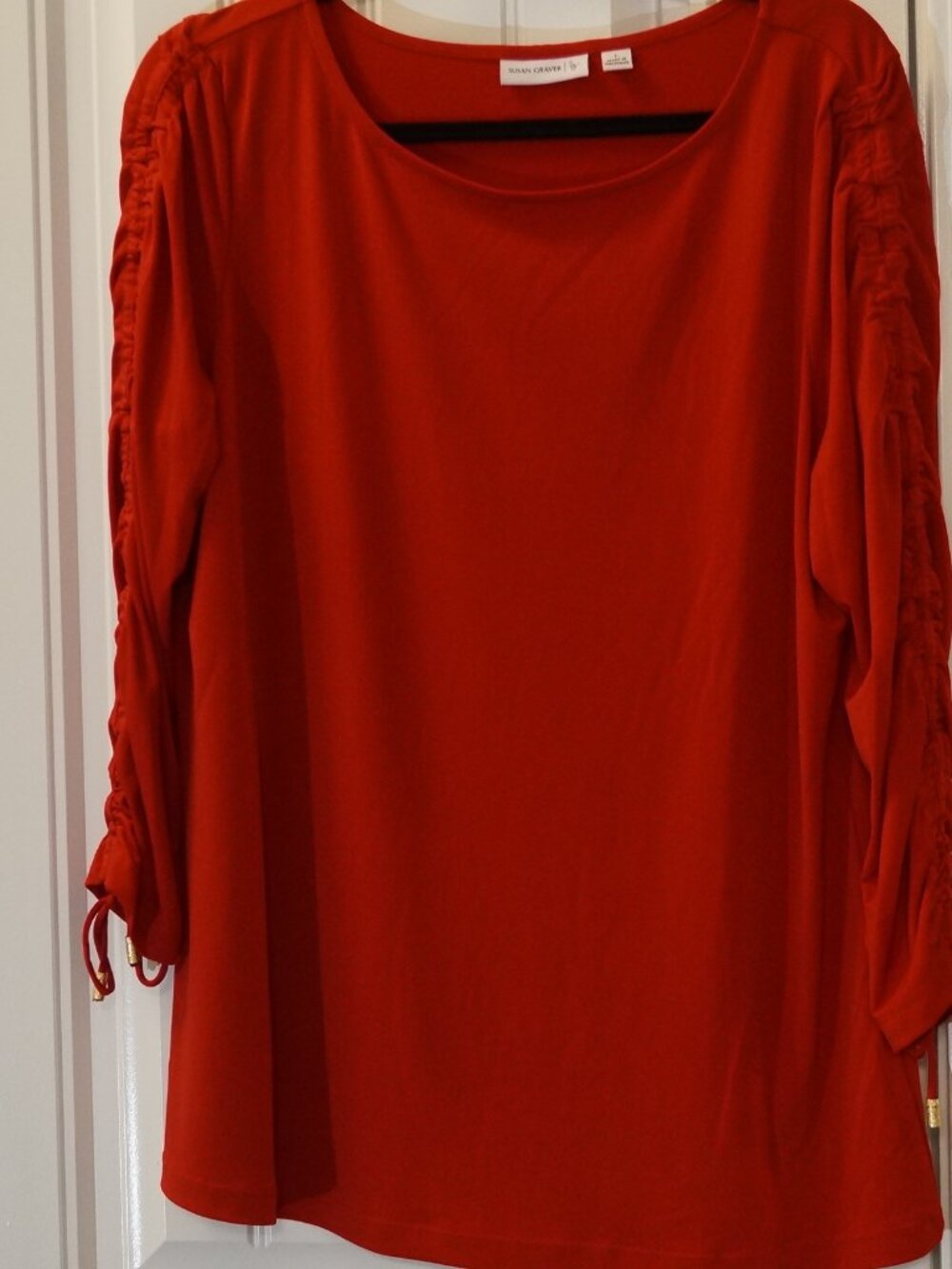 Susan Graver Liquid Knit Bateau Neck top with ruched sleeves. Size Large